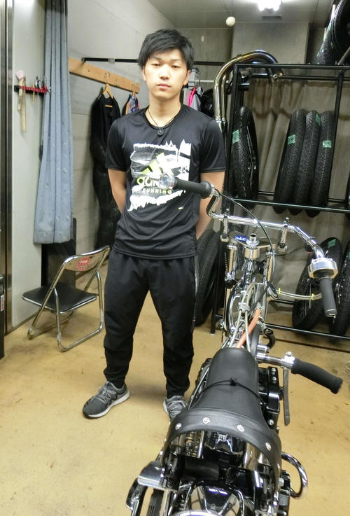 新人の上和田拓海が初優勝に向けて力強い一歩を踏み出す（撮影・海老原実）