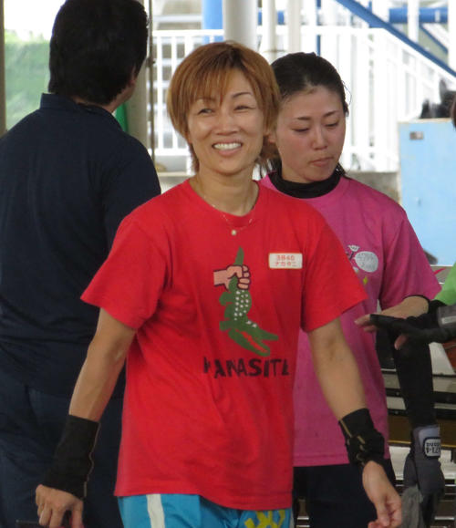優勝戦1号艇の中谷朋子が期待に応えてインから押し切る（撮影・古村亮）