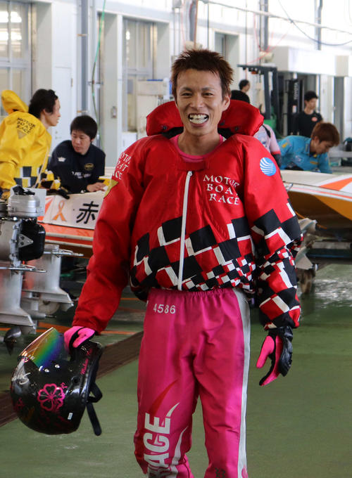 磯部誠が初日4Rを制してどや顔を浮かべた（撮影・工藤浩伸）