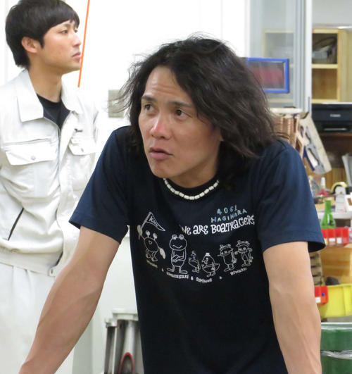 萩原秀人が整備で気配を上向かせる（撮影・古村亮）