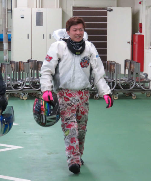 森永隆が準優10Rを逃げ切り、笑顔でピットに引き揚げた