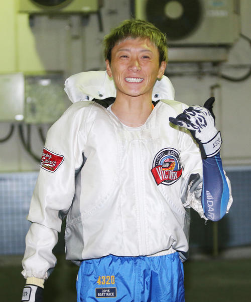 G1全日本覇者決定戦5日目　準優勝戦11R1着で笑顔の峰竜太（撮影・菊川光一）