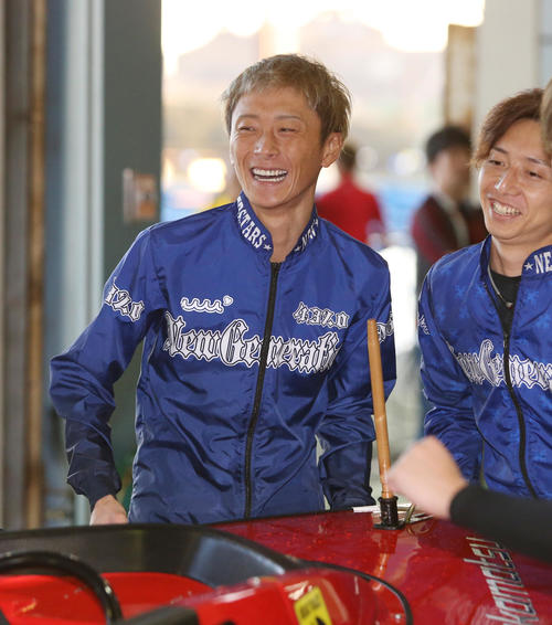 G1全日本覇者決定戦5日目　談笑する峰竜太（撮影・菊川光一）