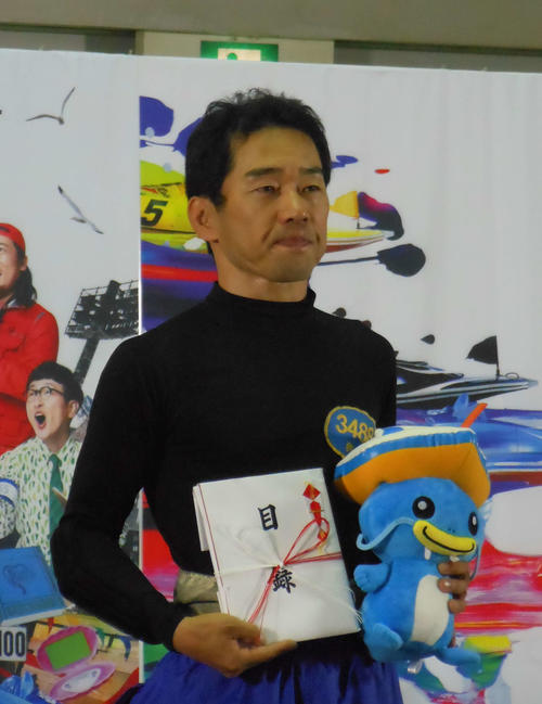 柳田英明が3コースからまくり一撃で、8カ月ぶりの優勝を飾った（撮影・田中大樹）