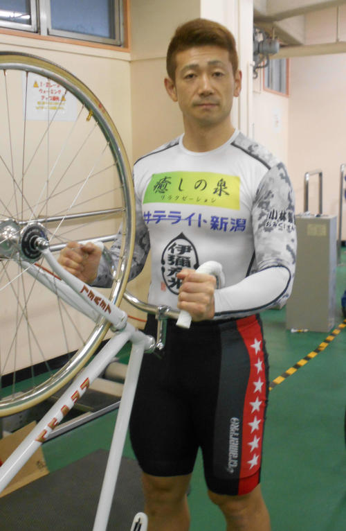 獲得賞金10位の諸橋愛が平原康多マークで上位を目指す（撮影・杉森洋一）