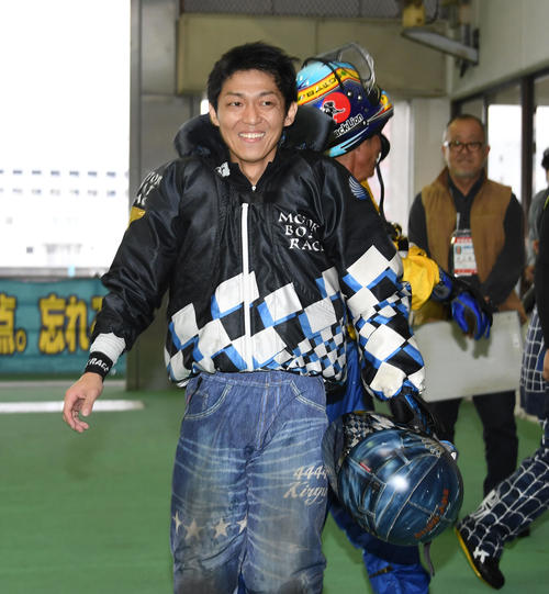 2コースから1着に食い込んだ桐生順平（撮影・今浪浩三）