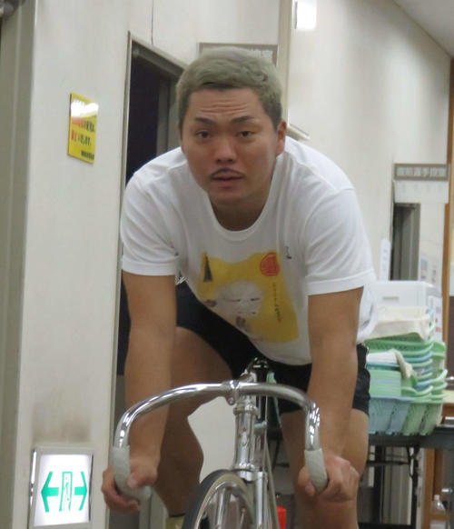 準決へ乗り心地をチェックする三浦雄大