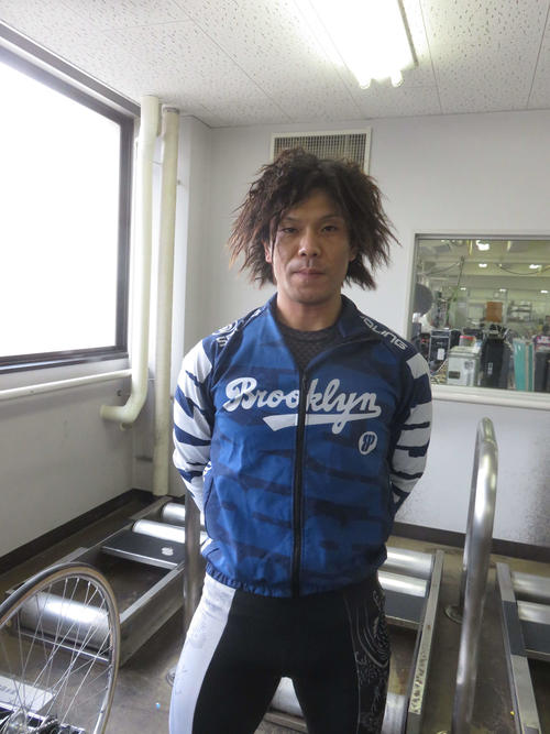 ラグビーの堀江翔太に似ている増原正人が単騎で勝負する（撮影・中野公博）