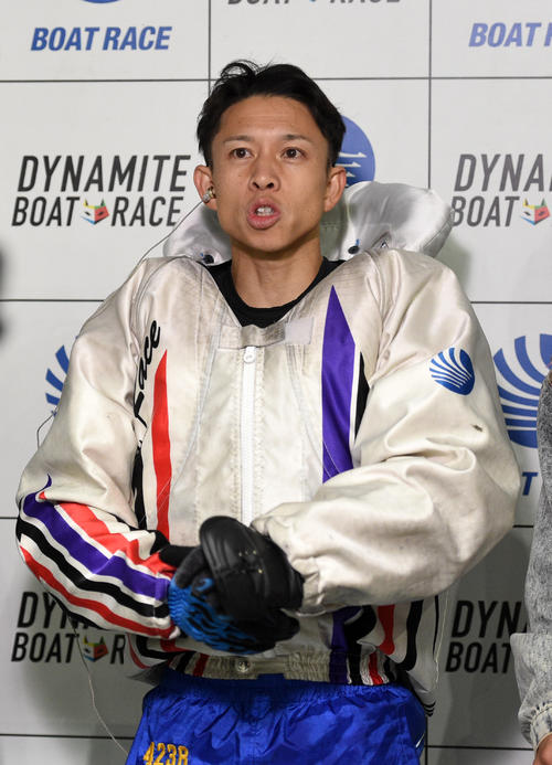 12Rドリーム戦を制して勝利者インタビューを受ける毒島誠（撮影・柴田隆二）