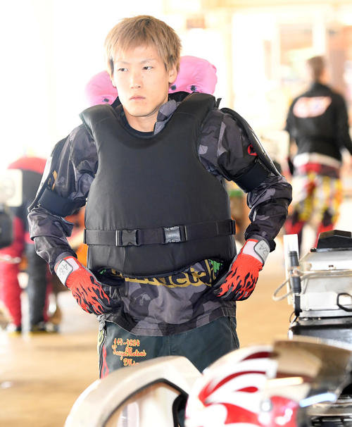 松井洪弥