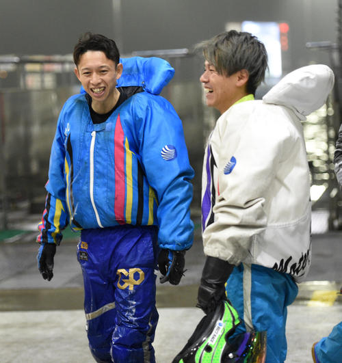 9R準優勝戦で2着の毒島誠（左）と1着の平本真之（撮影・柴田隆二）
