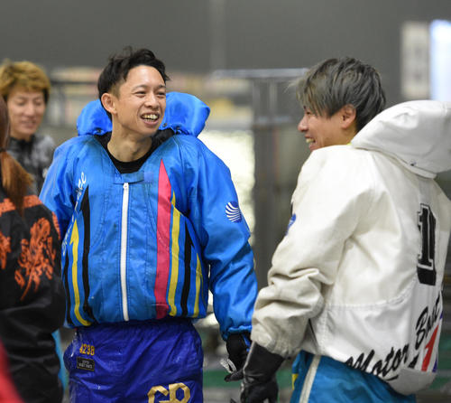 準優9Rで2着の毒島誠（左）と1着の平本真之（撮影・柴田隆二）