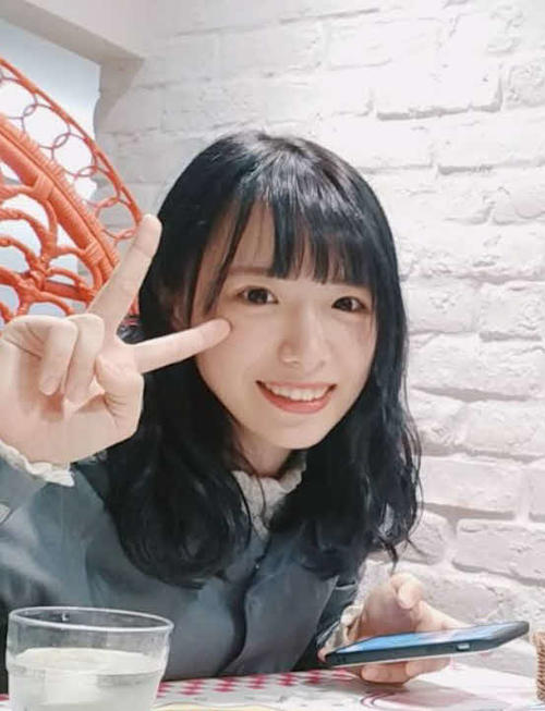 笑顔を見せる石井菜摘さん