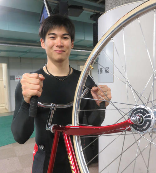 連勝でシリーズを締めくくり笑顔を見せる坂本貴史（撮影・栗田文人）