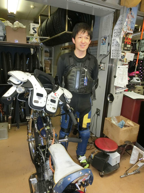 山際真介は動きを一変させて準決に進出した（撮影・海老原実）