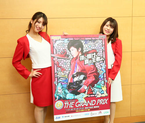 ボートレース住之江で開催される「第34回グランプリ」のPRに来社した瀬口えりな（左）と青木陽菜乃（撮影・足立雅史）