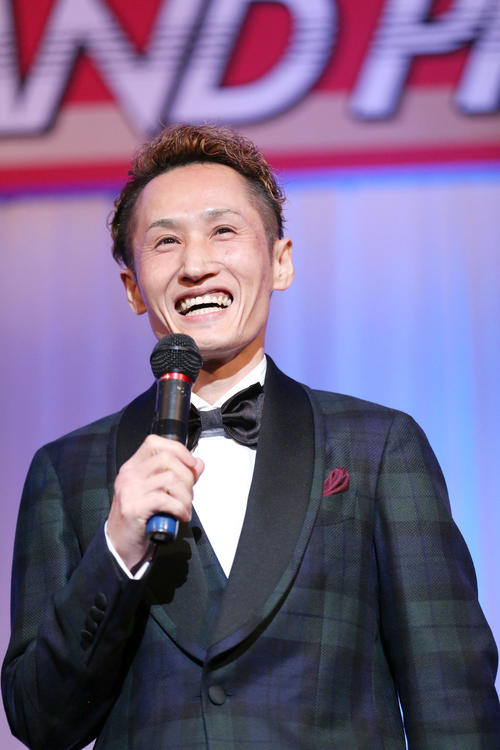 グランプリ前夜祭で笑顔で話す白井（撮影・上山淳一）