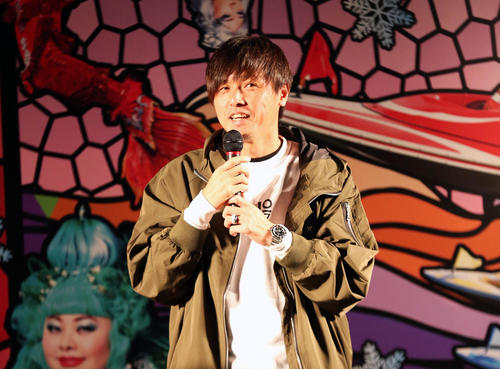 トークショーに出演するG大阪MF遠藤（撮影・上山淳一）