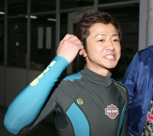 住之江12Rを制した石野貴之（撮影・上山淳一）