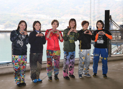 ドリーム戦に出場する左から魚谷香織、竹井奈美、高田ひかる、渡辺優美、山川美由紀、大瀧明日香（撮影・梅根麻紀）