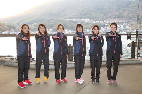 レースでの健闘を誓う左から香川素子、今井美亜、平高奈菜、寺田千恵、松本晶恵、大山千広（撮影・梅根麻紀）