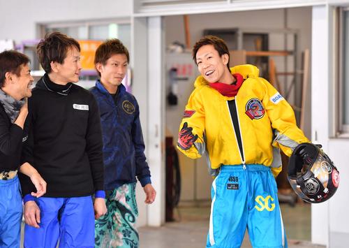 6Rを制して笑顔でレースを振り返るた木下翔太（右）。3日目10Rでスペシャル担当の奈島は木下の自在攻めを狙う