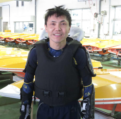 山崎哲司がパワフルに逃げ切って、今年初Vを決めた（撮影・工藤浩伸）