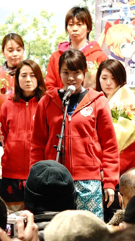 中村かなえがオープニングセレモニーで選手宣誓の大役を務めた