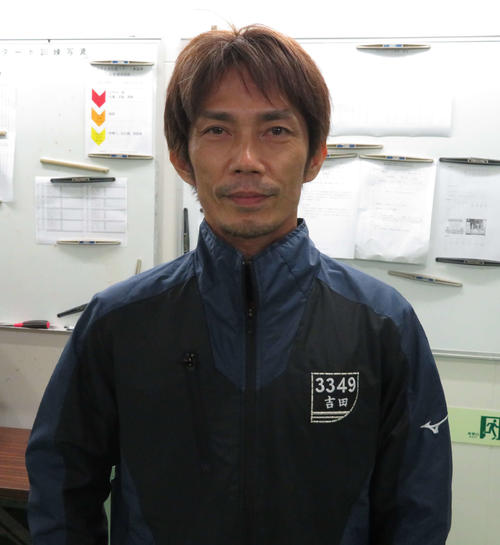 吉田一郎が今節から始まる企画レースで気合を入れる（撮影・古村亮）