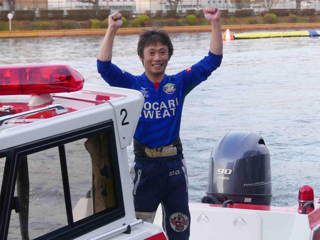 林美憲は高々と両手でガッツポーズ（撮影・浦部沙織）