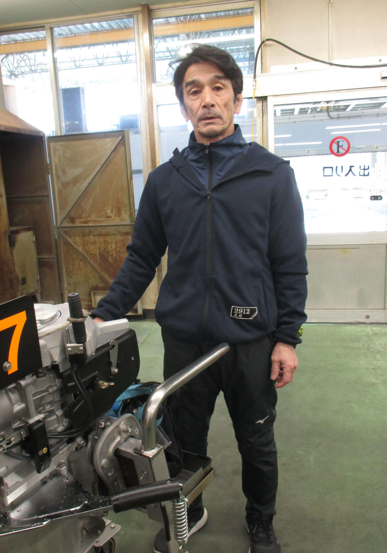 頑張る64歳の大ベテラン尾崎鉄也（撮影・江崎禎紀）
