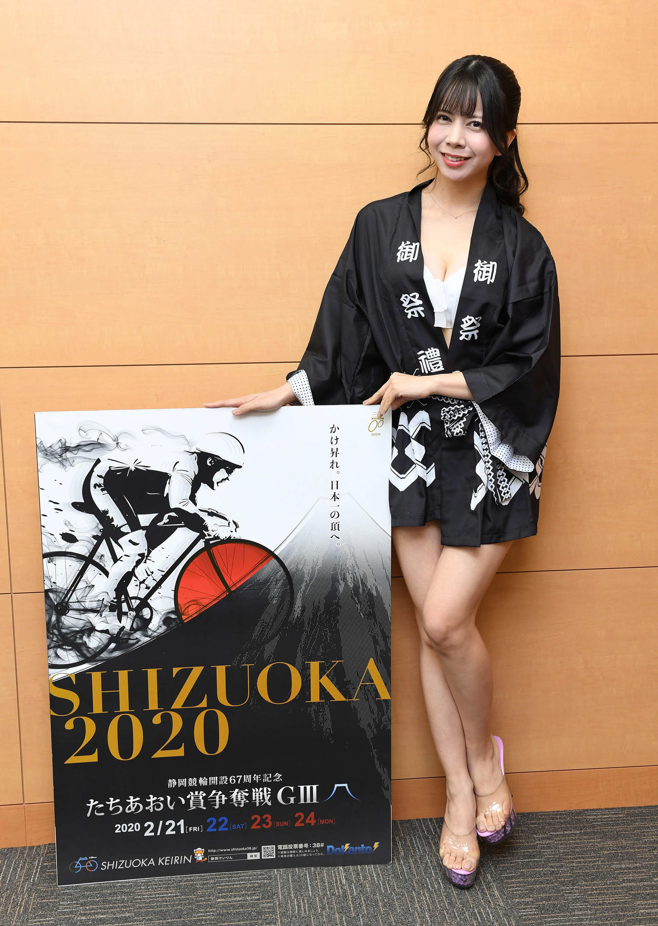 「静岡競輪開設67周年記念　たちあおい賞争奪戦G3」のPRをする桜井奈津（撮影・鈴木みどり）