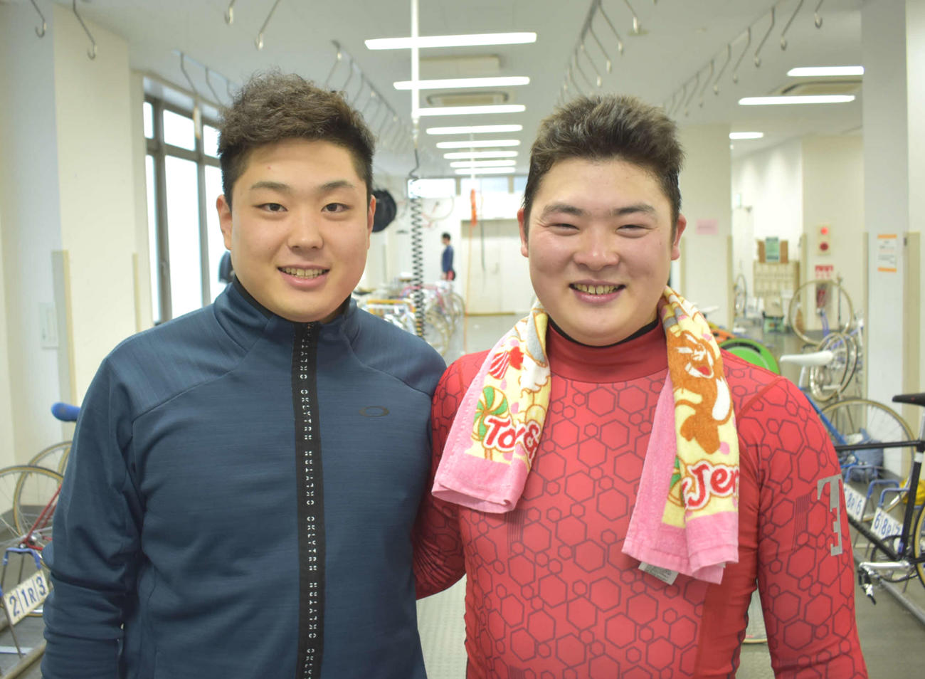 高橋晋也と斎木翔多(右)は顔も背格好もそっくりと評判
