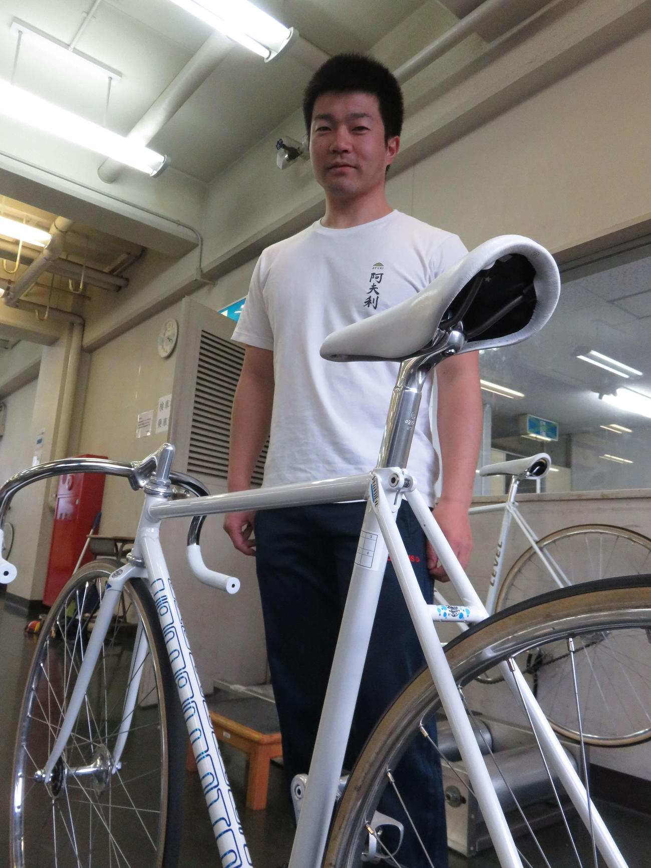 新車の効果を説明する磯島康祐