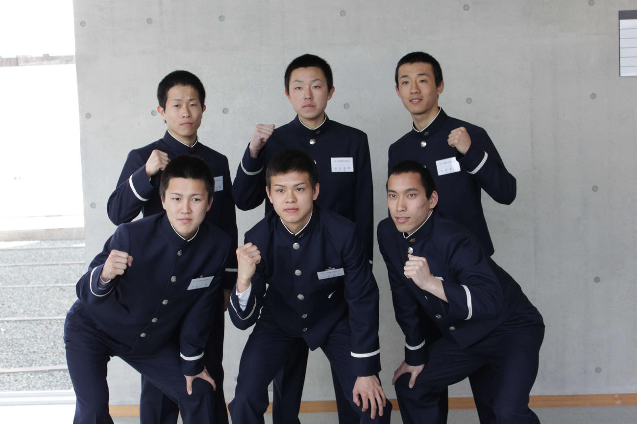 養成所チャンプ決定戦出場メンバー6人。左前列より常住蓮、大場恒季、大沢風葵、左後列より山下大輝、島川海輝、中野希一