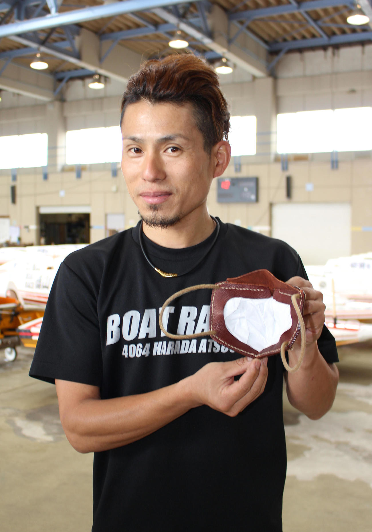 原田篤志はプロ顔負けの皮細工の腕を生かしマスクを作った