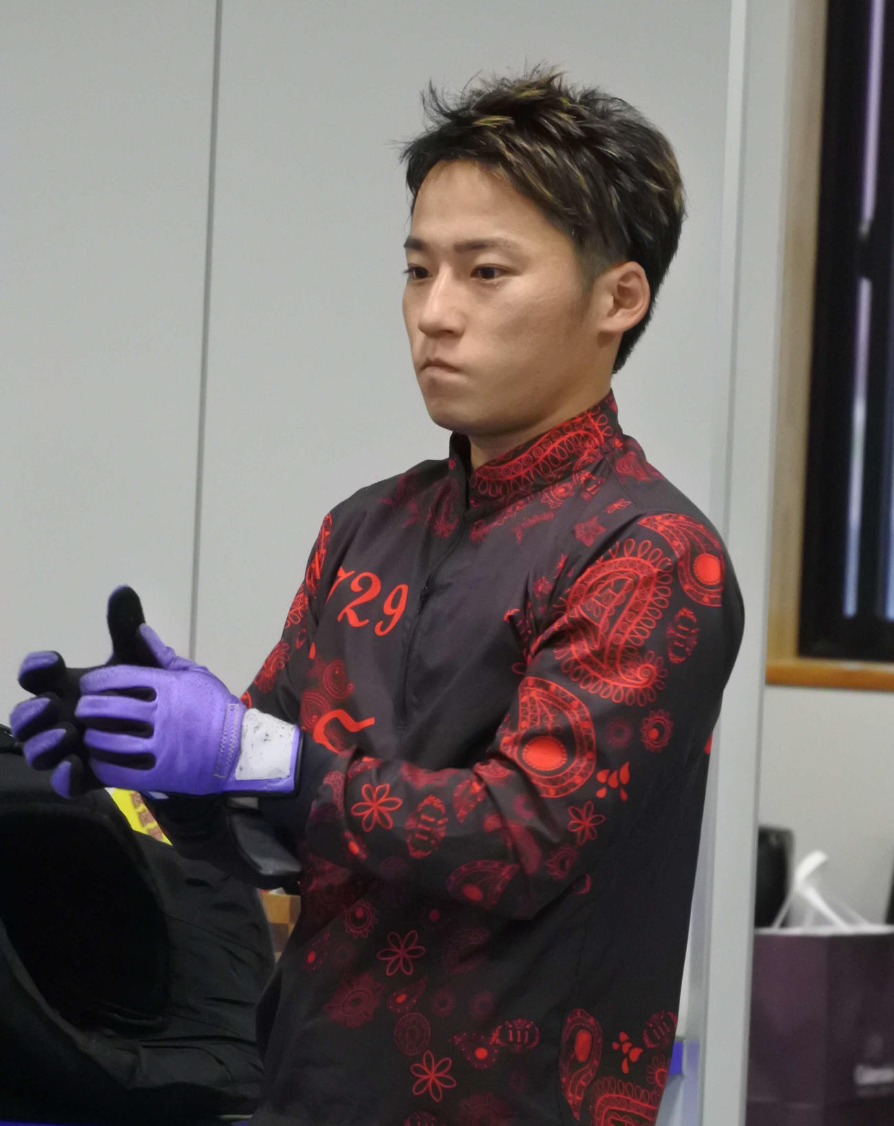 佐藤謙史朗が軽快な動きをアピールした（撮影・川尻将志）
