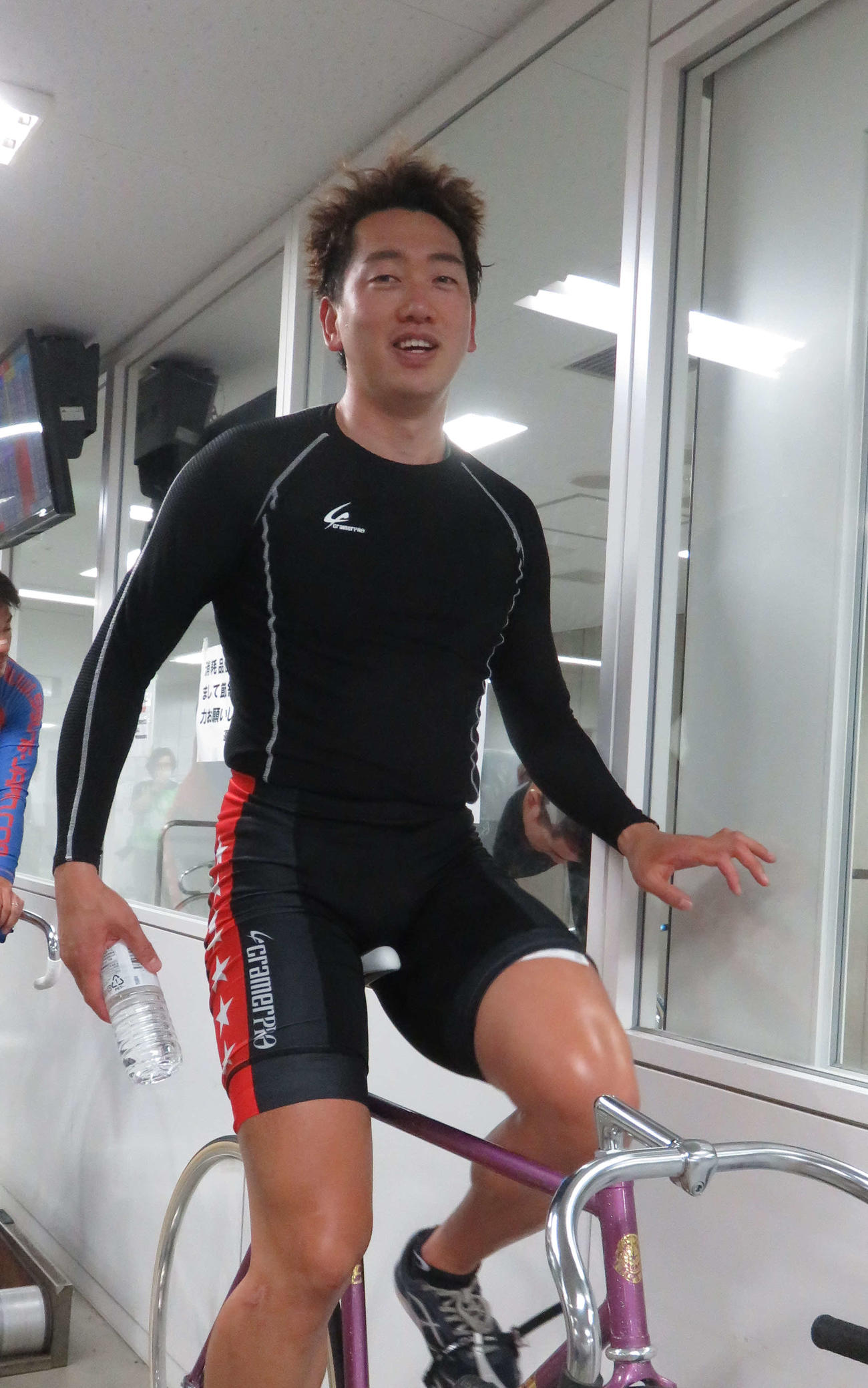 ブロックセブンを制した柳詰正宏が笑顔でクールダウン