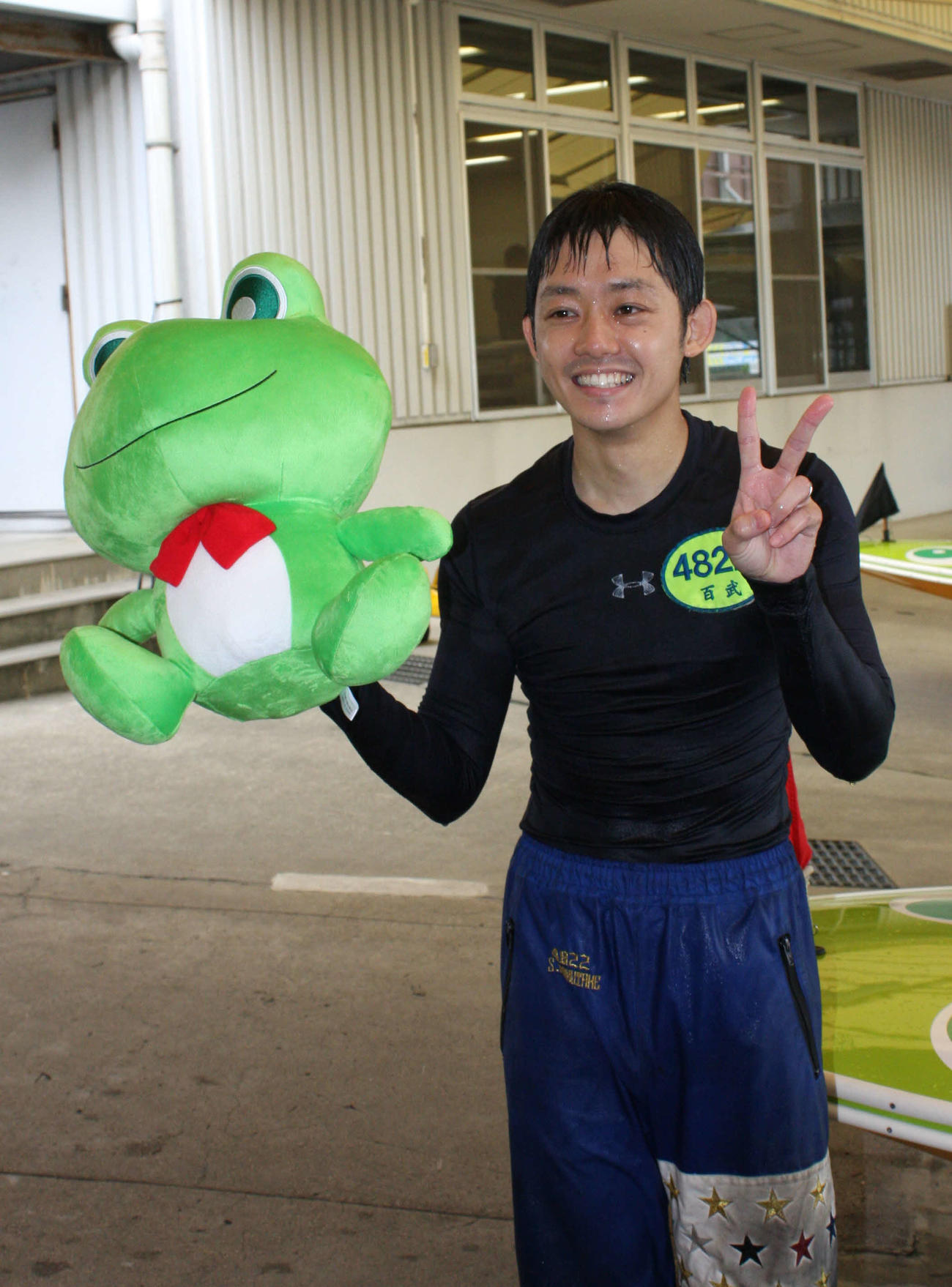 1RでG2初勝利を飾り水神祭を受けた百武翔（撮影・安井雅彦）