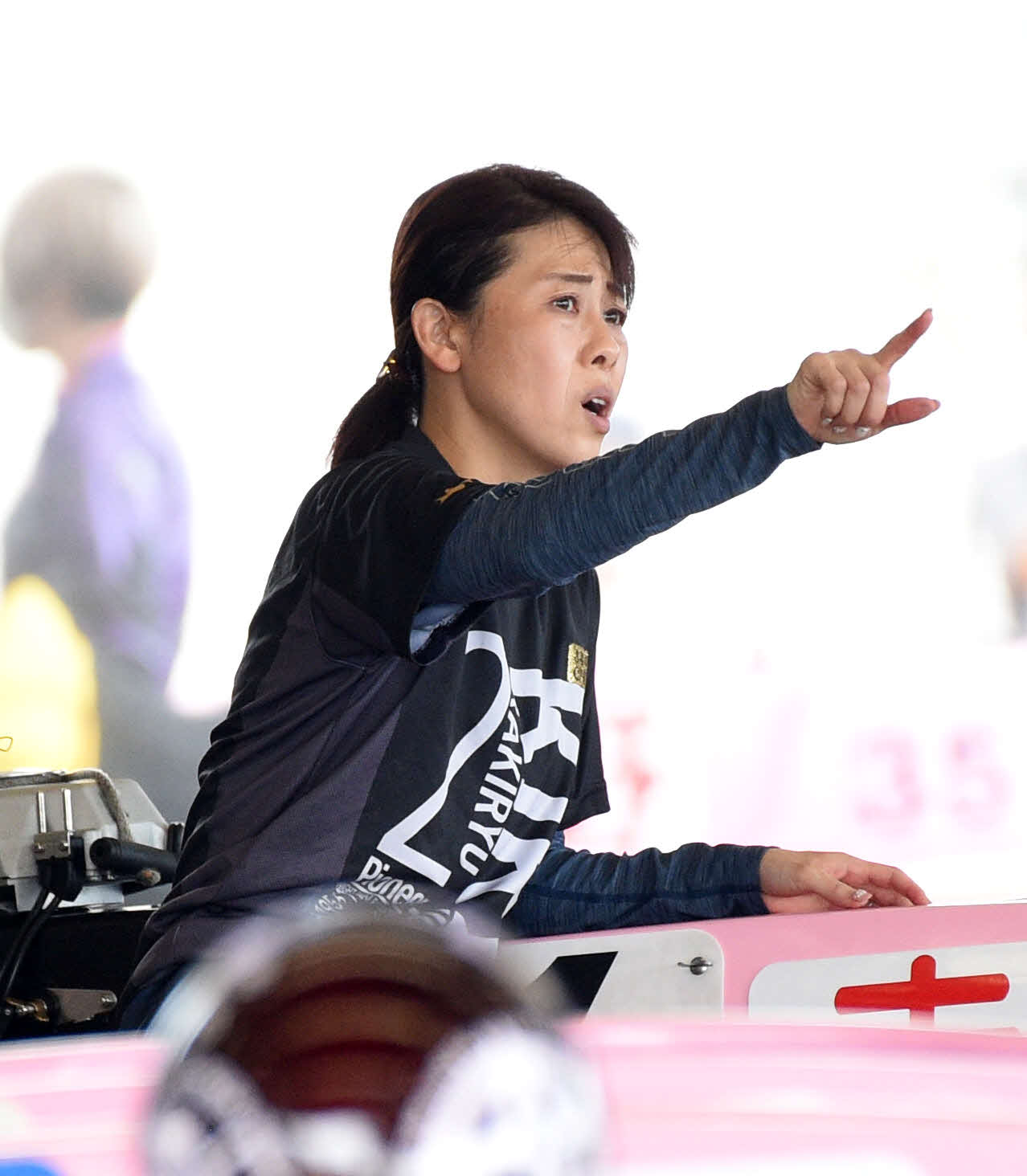 練習走行の準備をする寺田千恵（撮影・柴田隆二）