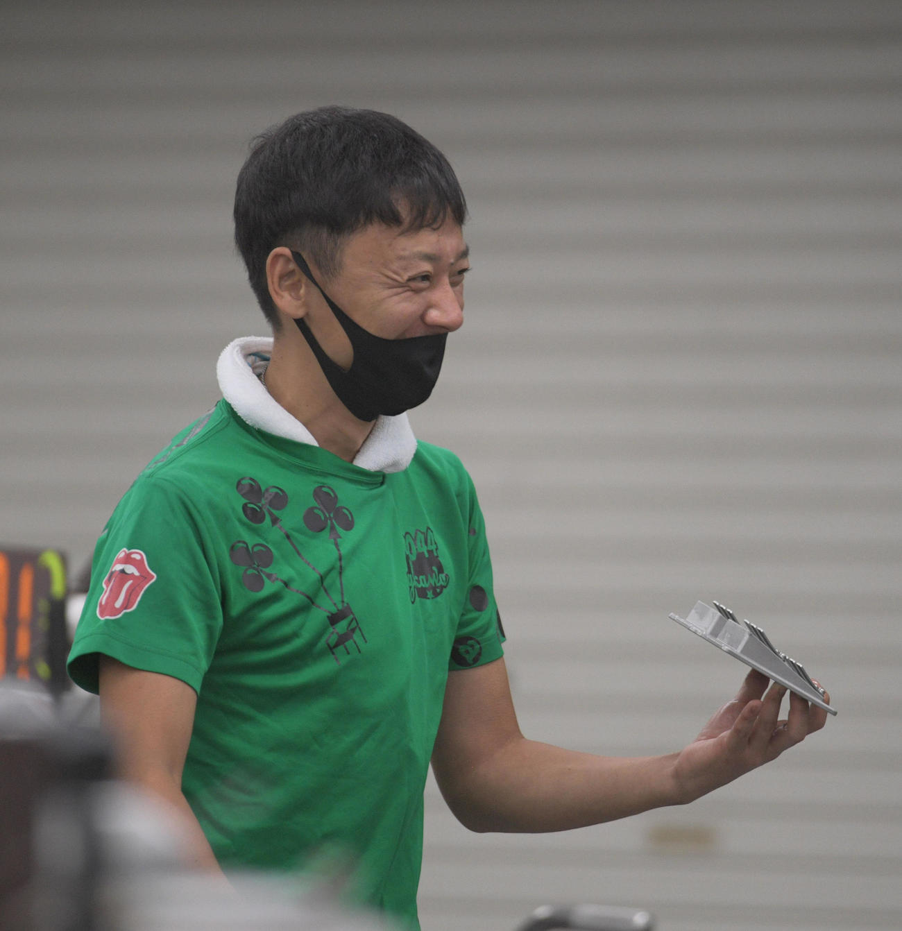 連勝スタートに笑顔を見せる湯川浩司（撮影・渦原淳）