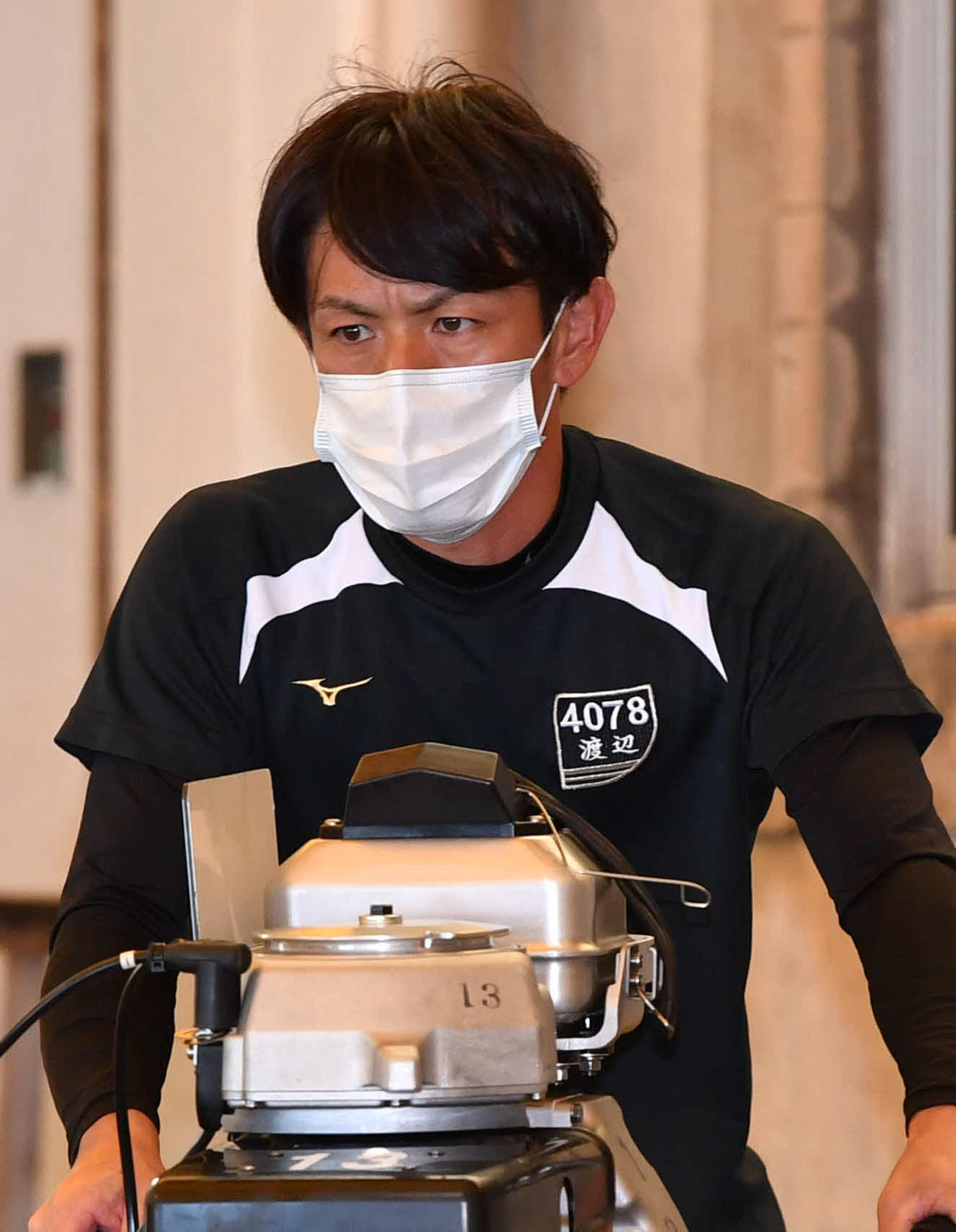 初日4Rは渡辺史之が意表を突く2コースまくりを放った（撮影・岩下翔太）