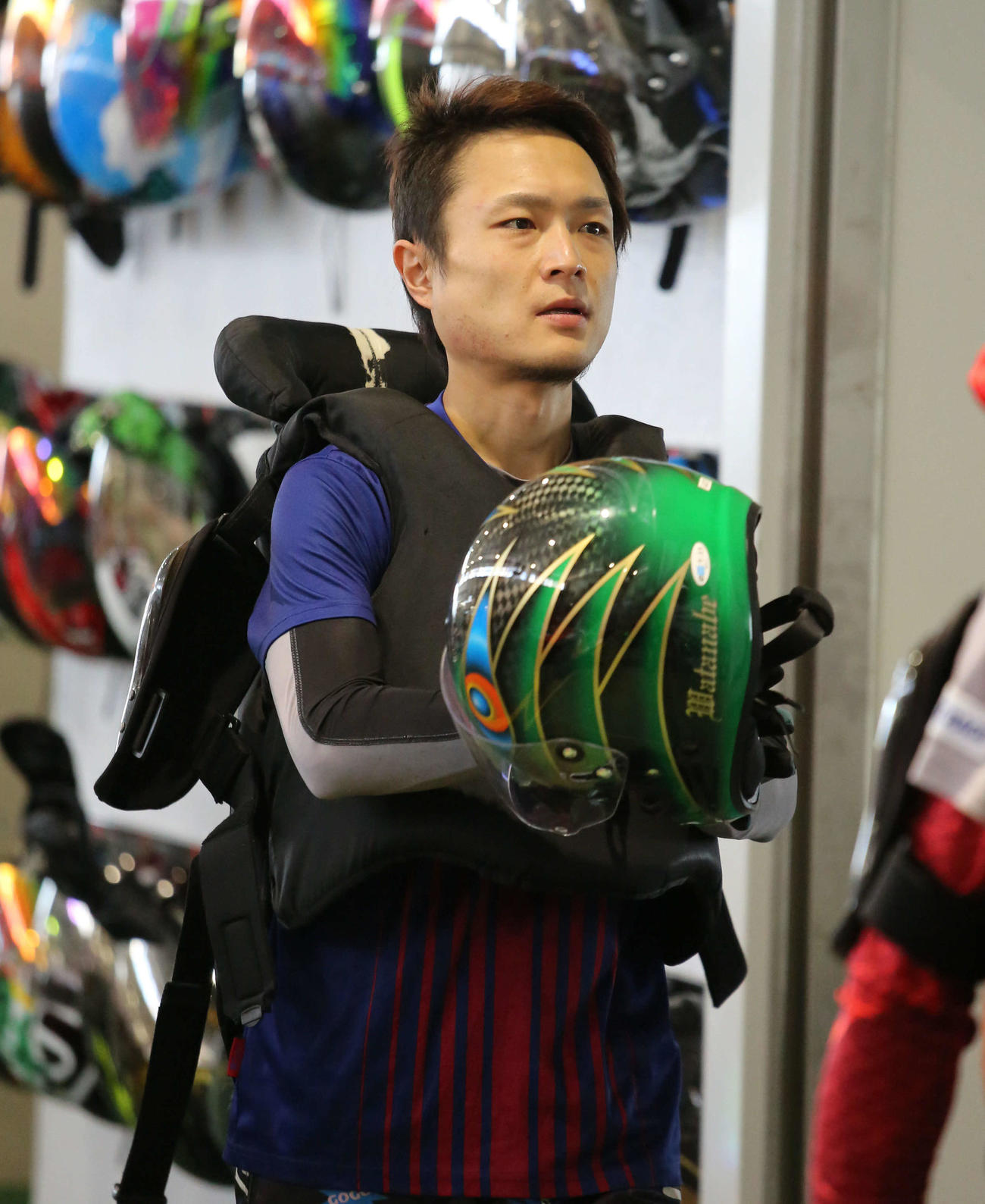 上昇カーブの14号機をゲットした渡辺和将（撮影・渦原淳）
