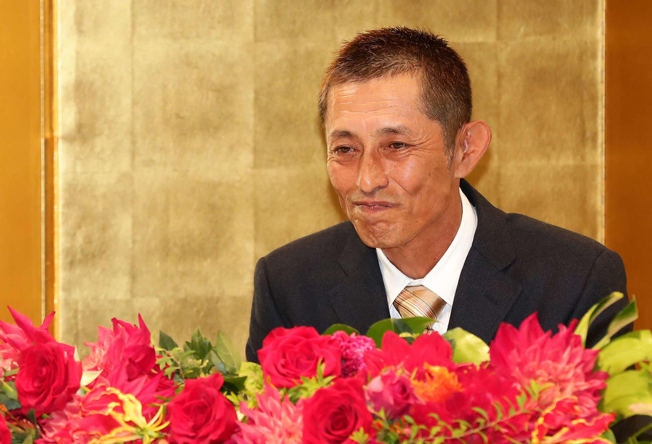 引退会見を行った今村豊さん（撮影・丹羽敏通）