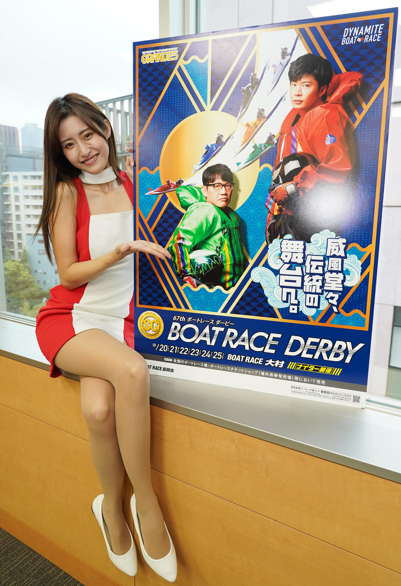 ボートレース大村での「SGボートレースダービー」のPRで来社したキャンペーンガールの月中秋実さん（撮影・菅敏）