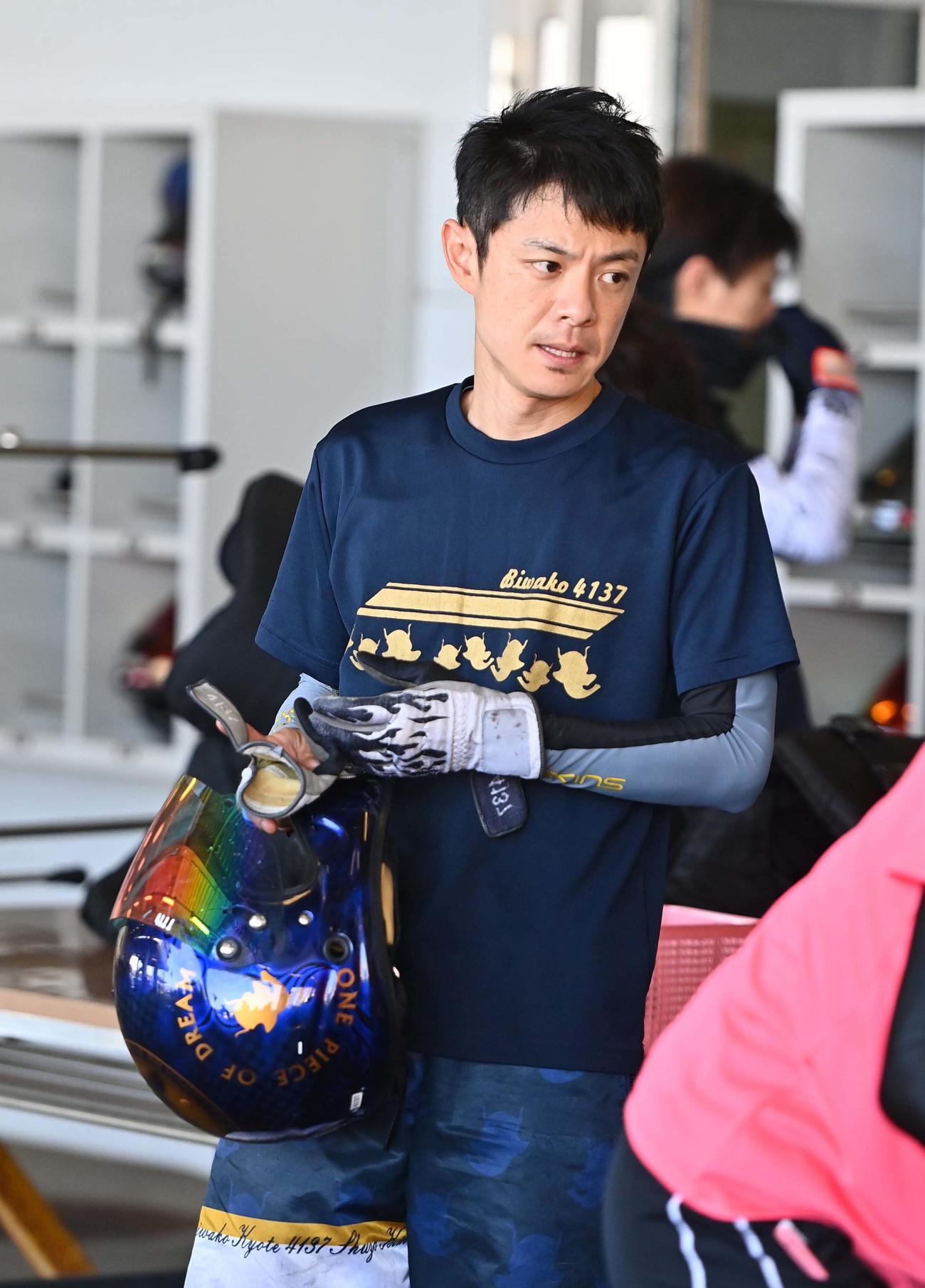 君島秀三が初タイトル取りへ気迫のレースを見せる