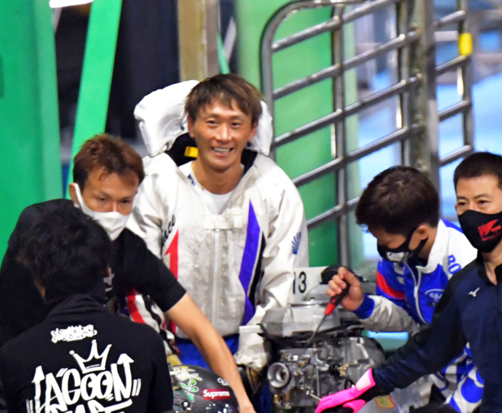 初日ドリームを制した峰竜太（中央）（撮影・外山鉄司）