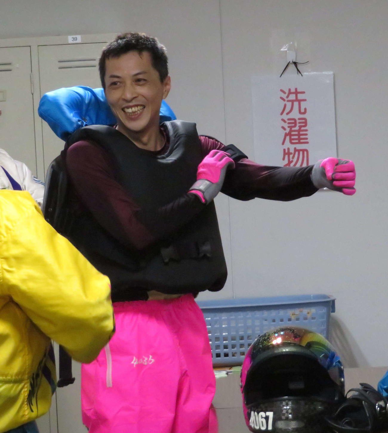 金田諭は行き足から伸びが強力。12Rはインから圧倒する