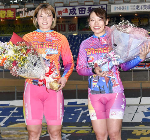 ガールズGPトライアルを制した児玉碧衣（左）佐藤水菜