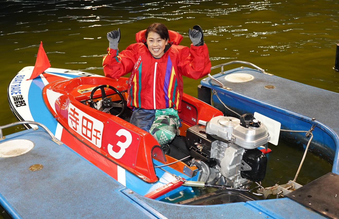 レディースチャレンジカップで優勝した寺田千恵（撮影・森本幸一）